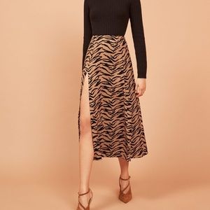 reformation zoe skirt in tiger print (animal print)
